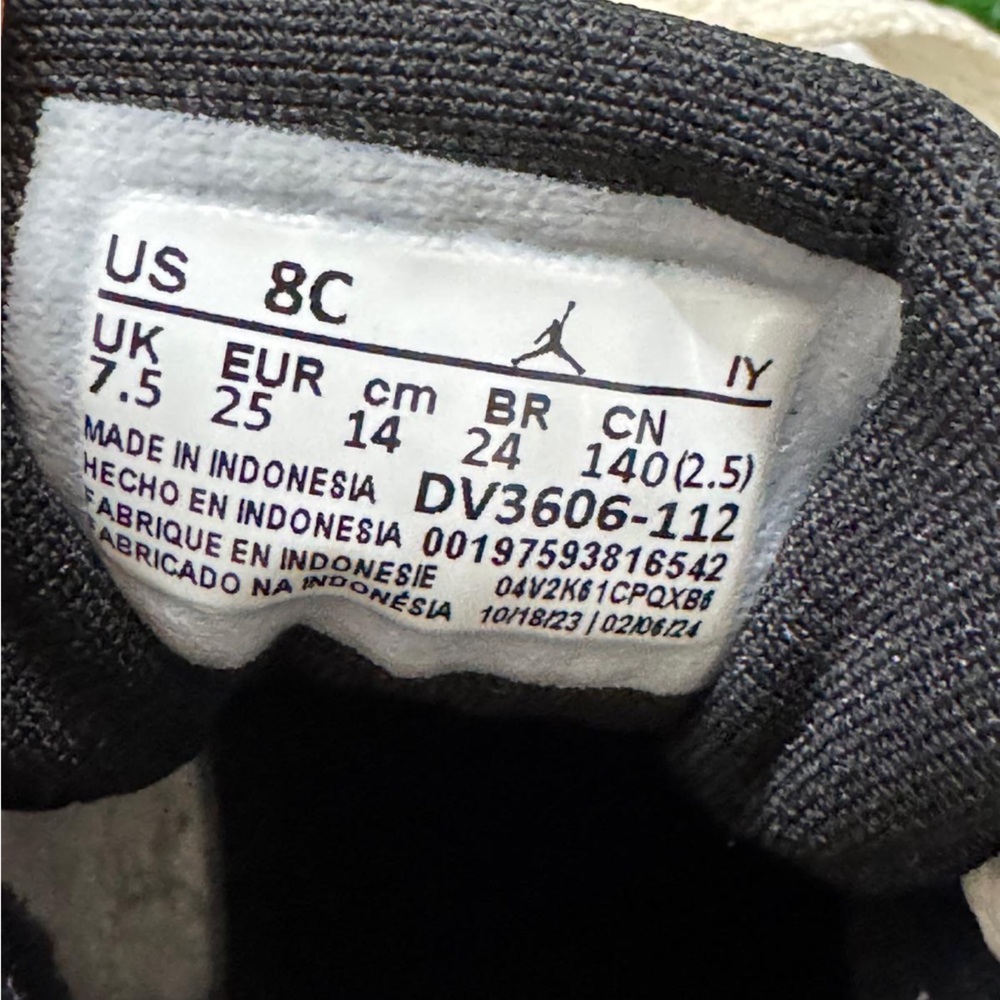 Jordan 6 Retro
Reverse Oreo (TD) Size 8C - Picture 2 of 7